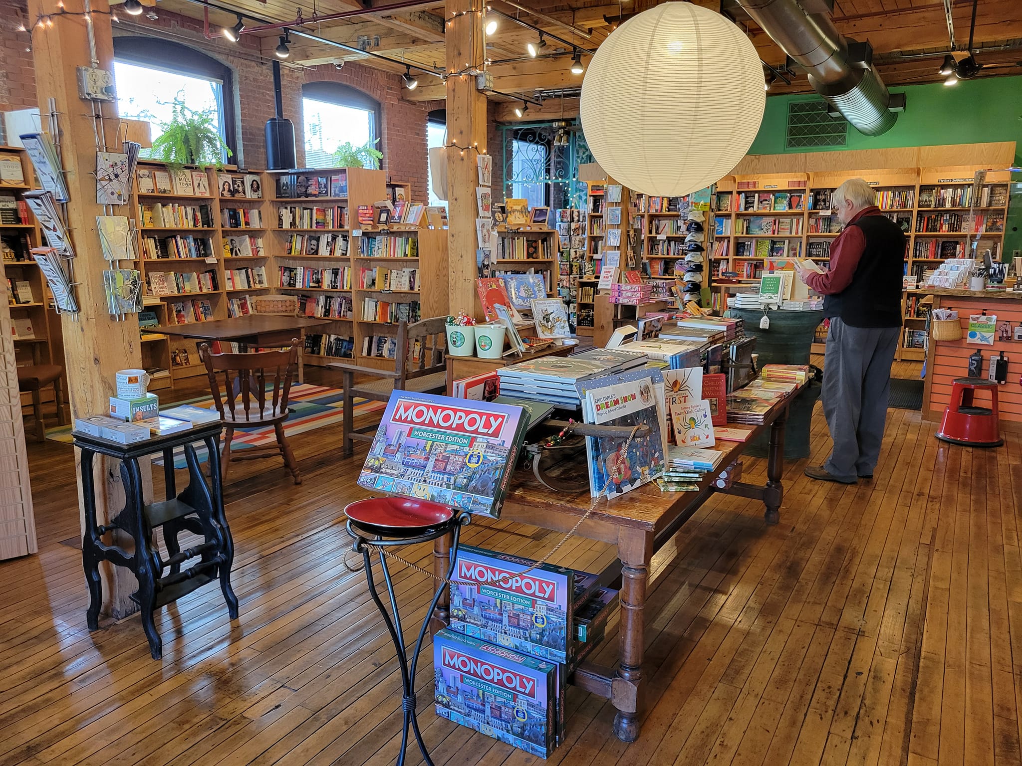 TidepoolBookshop_StoreInside-Photo